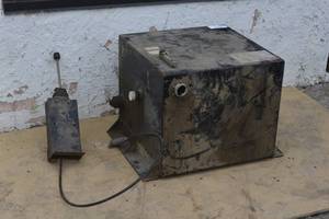 lot 18 image: Hydraulic Reservoir