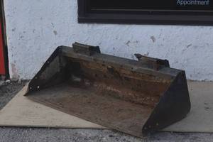 lot 4 image: 62 skid steer bucket