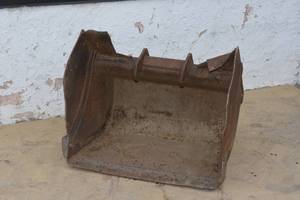 lot 19 image: 30 Excavator bucket