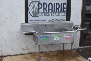 lot 22 image: 3 Compartment sink