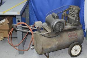 lot 33 image: Speedair Air Compressor