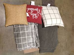 lot 88 image: Mix Lot of Couch Pillows - good condition - review all pictures