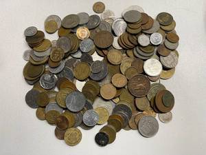 2.5 Pounds Foreign Coins