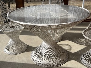 lot 4 image: Fabulous 1960s Web Spun Fiberglass Table and Chair Set
