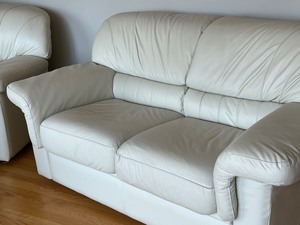 lot 2 image: Lovely Leather Ivory Loveseat