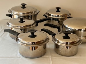 lot 24 image: Six Pieces of Flavorseal by Cory Cookware Items
