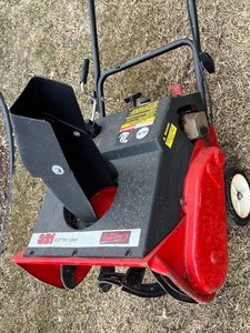 lot 125 image: Electric Start Snowblower