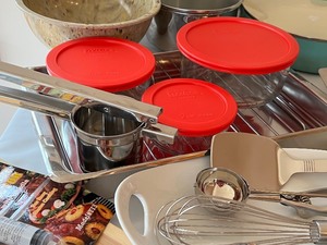 lot 126 image: Variety of Kitchen Wares
