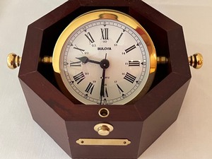 lot 130 image: Bulova Desk Clock