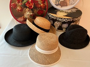 lot 138 image: Fun Variety of Stylish Hats and Decorative Hat Boxes