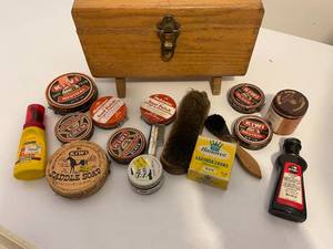 lot 104 image: Vintage Shoe Shine Kit With Accessories