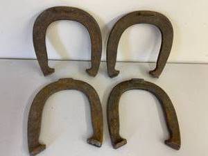 lot 115 image: 4 Vintage Rusty Horse Shoes