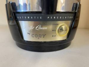 lot 121 image: Vintage Cory Buffet Queen 10 To 40 Cup Coffee Percolator