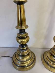 lot 122 image: Two Beautiful Brass Table Lamps with Shades