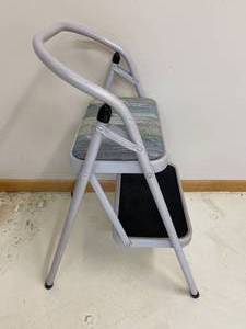 lot 152 image: Meco Padded Step Stool