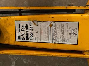 lot 180 image: Wilmar 2 12 Ton Hydraulic Floor Jack