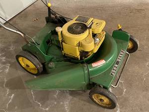 lot 181 image: John Deere Lawn Mower