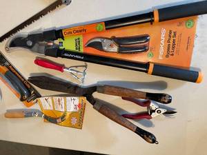 lot 188 image: Gardening  Lawn Tools
