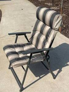 lot 210 image: Folding Padded Patio Chair By Home Trends