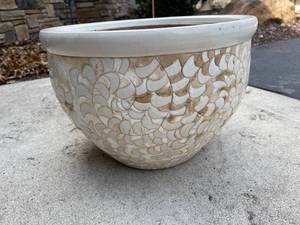 lot 223 image: Large Ceramic Planter