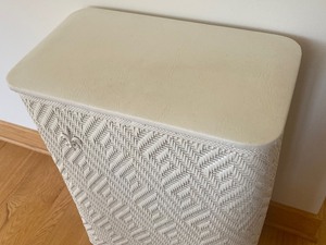 lot 228 image: White Hamper