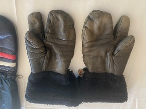 lot 229 image: (3) Ladies (Chopper) Gloves