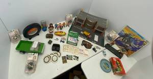 lot 8 image: Group of misc. toys and figures