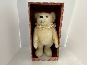 lot 27 image: Steiff Ophelia Bear