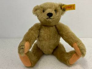 lot 28 image: Steiff Margaret Strong Bear