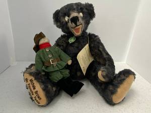 lot 30 image: Hermann Artist Bear Design Michele Brown LE