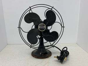 lot 38 image: Vintage Emerson 2250B One Speed 4 Blade Oscillating Fan