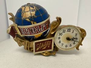 lot 41 image: Vintage Schlitz bar top light with motion and clock
