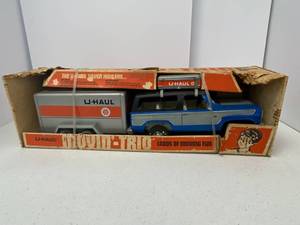 lot 42 image: Vintage Nylint Movin- Trio Uhaul in original box