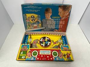 lot 43 image: Vintage Ohio Art Co. wind Up Carnival Mechanical Shooting Gallery Toy No. 575