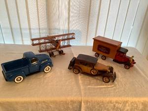 lot 2 image: Set of 4 Model Vehicles
