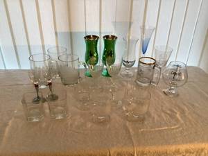 lot 5 image: Glassware Set