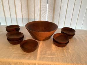 lot 12 image: Wooden Bowls