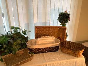 lot 13 image: Artifical Plants and Baskets