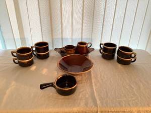 lot 14 image: Vintage Pottery Lot