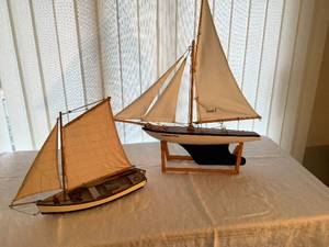 lot 18 image: Model Sail Boats