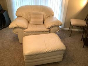lot 30 image: Oversized Leather Chair and Ottoman