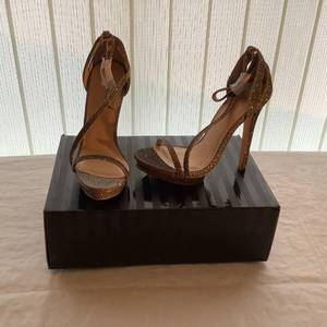 lot 74 image: Victorias Secret High Heel