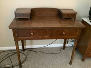 lot 47 image: VintageAntique Secertary Desk