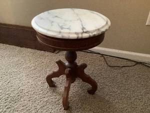 lot 48 image: Small Antique Marble-Top Side Table