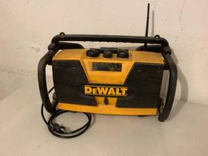 lot 86 image: DeWALT Radio