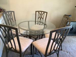 lot 106 image: Glasstop Kitchen Table and 5 Chairs