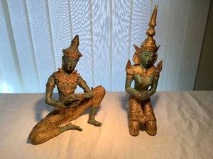 lot 108 image: Praying Buddah Statue Lot