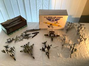 lot 115 image: Model Airplanes