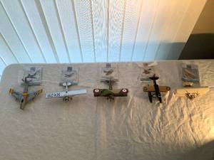 lot 120 image: Hallmark Legends in Flight Model Planes