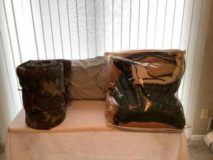 lot 81 image: Sleeping Bag Lot 3